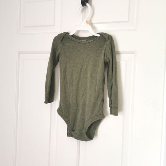 5/$10 Carter's long sleeve onesie size 24 m - Picture 1 of 4
